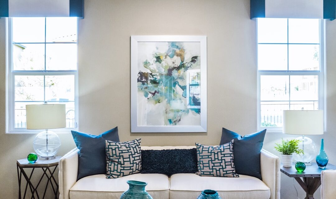 Verander je eetkamer met pastel en metallic accenten