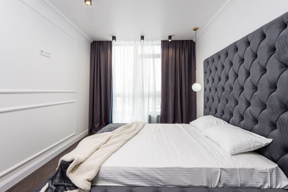 Verduisterende gordijnen voor luxe slaapkamerervaring.