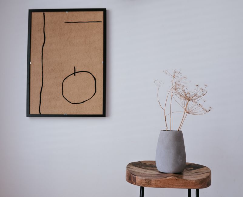 Lichte woonkamer met stijlvolle Scandinavische wandkunst. Lichte woonkamer met stijlvolle Scandinavische wandkunst.