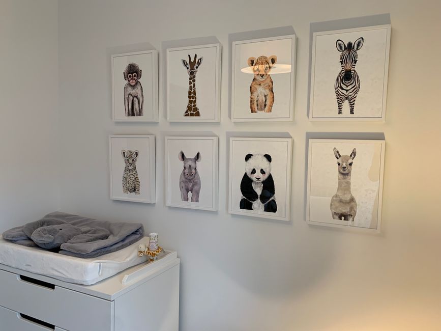 Elegante woonkamer met panterprint wanddecoratie. Elegante woonkamer met panterprint wanddecoratie.